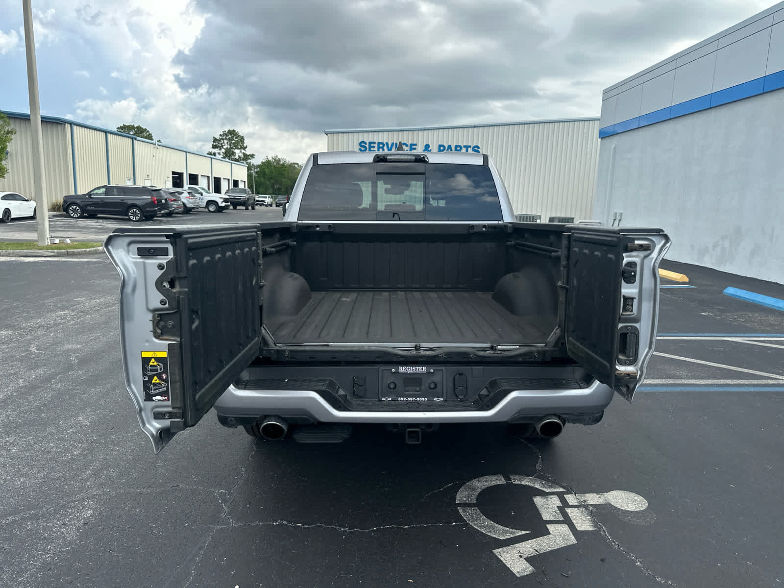 Used 2025 RAM 1500 Laramie w/ Advanced Safety Group II AWD/4WD image 16