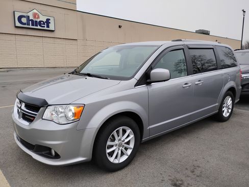 Used 2019 Dodge Grand Caravan SXT image 5