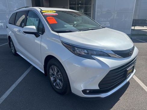 Certified 2026 Toyota Sienna XLE FWD image 4