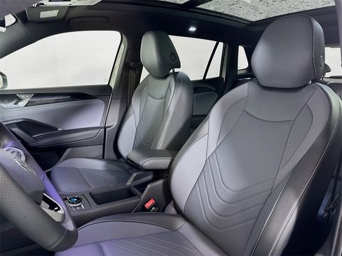 New 2026 Volkswagen Tiguan SE R-Line image 8