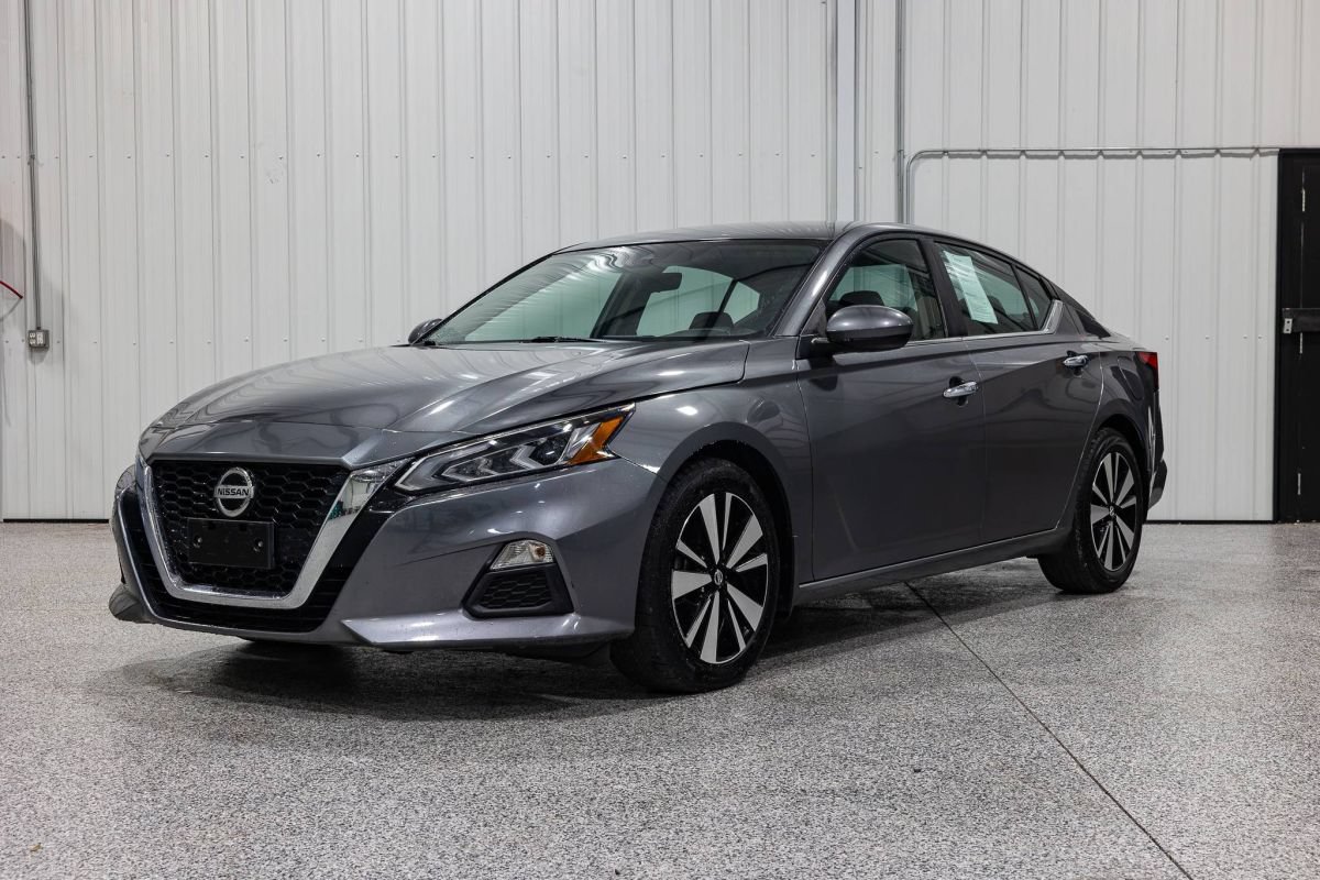 Used 2022 Nissan Altima 2.5 SV FWD image 1