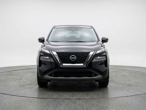 Used 2025 Nissan Rogue SV image 2