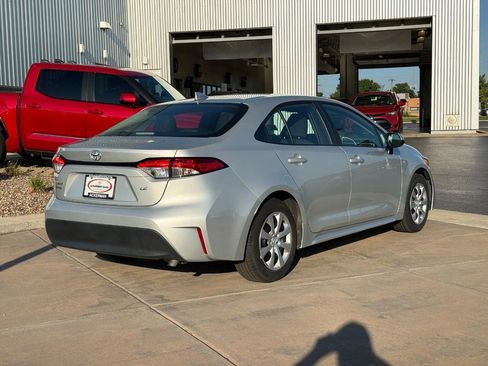 Used 2025 Toyota Corolla LE FWD image 5