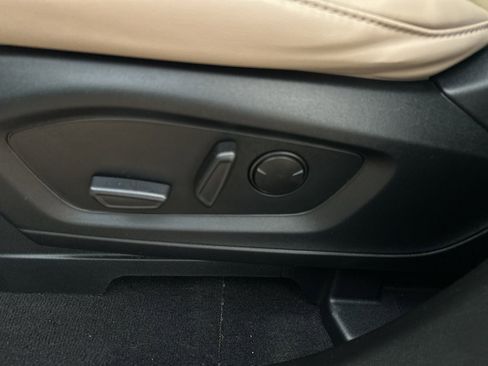 Used 2022 Ford Explorer XLT w/ Equipment Group 202A image 21