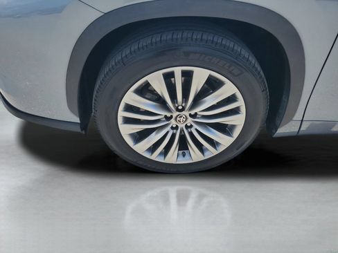 Used 2022 Toyota Highlander Platinum FWD image 27