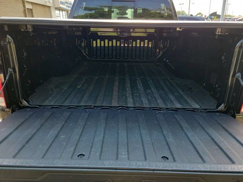 Used 2025 Chevrolet Colorado W/T RWD image 10