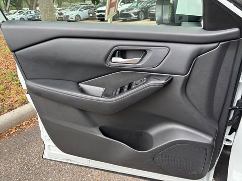 Used 2025 Nissan Rogue SV FWD image 18