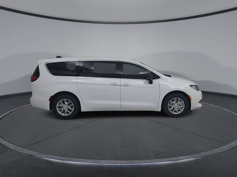 New 2026 Chrysler Voyager LX image 17