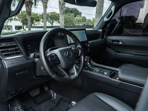 Used 2024 Lexus GX 550 image 15