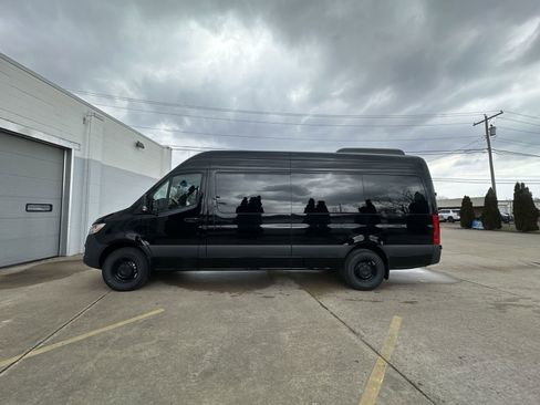 Used 2025 Mercedes-Benz Sprinter 2500 image 5