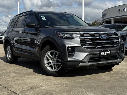 New 2026 Ford Explorer Active w/ Active Comfort Package image 2