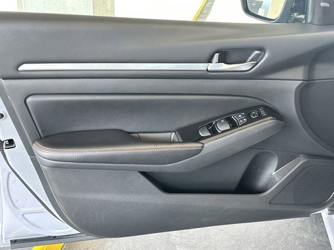 Used 2024 Nissan Altima 2.5 SR image 10