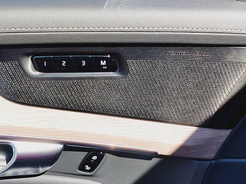 New 2026 Volvo XC90 B6 Plus w/ Protection Package Premier image 9