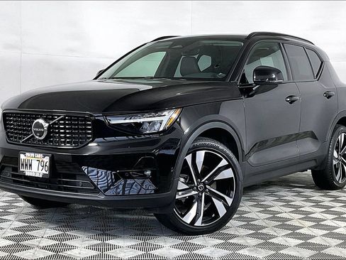 Used 2023 Volvo XC40 B5 Ultimate w/ Protection Package Premier AWD/4WD image 1