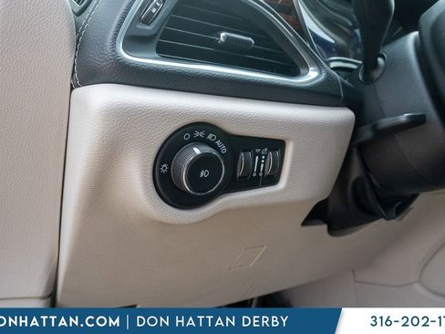 Used 2023 Chrysler Pacifica Limited image 15