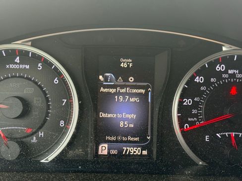 Used 2016 Toyota Camry SE image 10