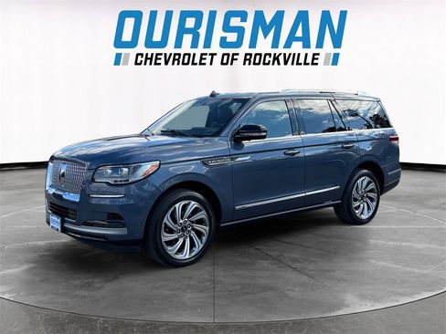 Used 2023 Lincoln Navigator Reserve image 2