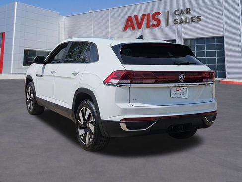 Used 2025 Volkswagen Atlas Cross Sport SE image 3