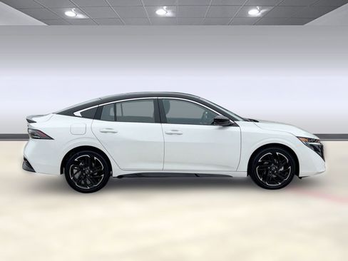 New 2026 Nissan Sentra SR w/ Floor Mat Package FWD image 8