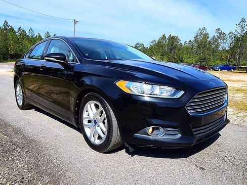 Used 2013 Ford Fusion SE image 2