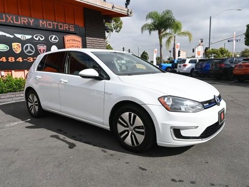 Used 2016 Volkswagen e-Golf SE w/ DC Fast Charging Package image 14