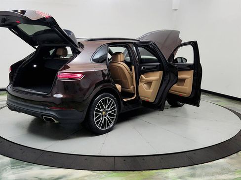 Used 2020 Porsche Cayenne AWD/4WD image 11