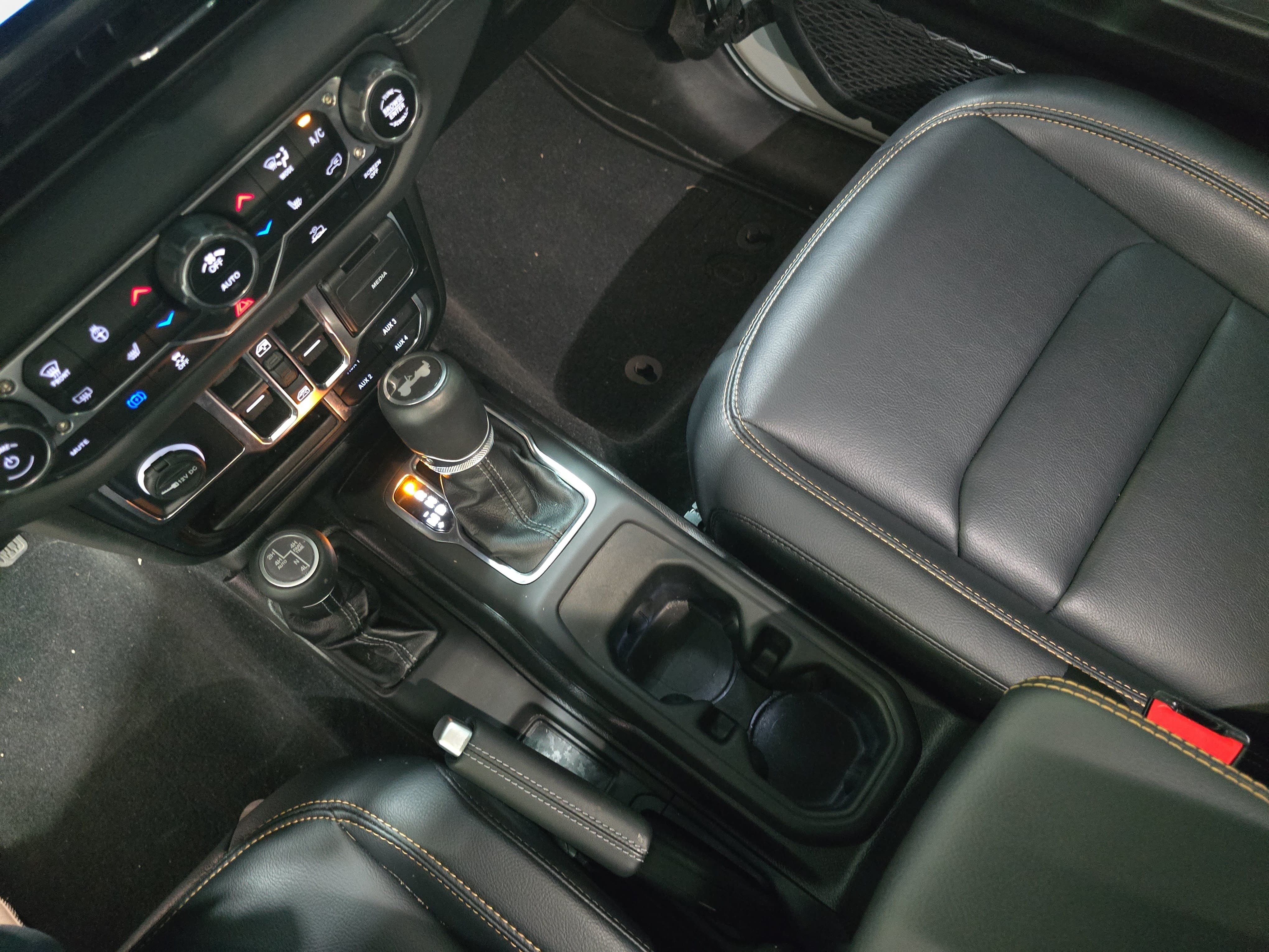 Used 2024 Jeep Wrangler Unlimited Sahara w/ Technology Group AWD/4WD image 22