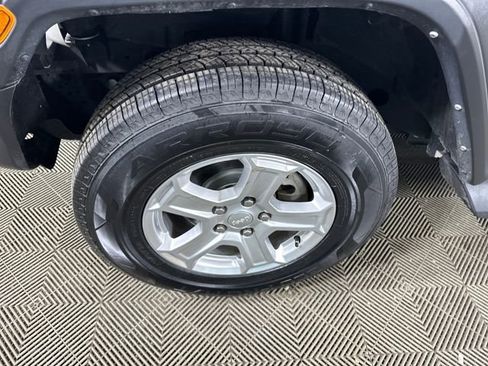 Used 2022 Jeep Wrangler Unlimited Sport image 9