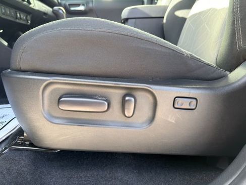 Used 2022 Toyota Tacoma TRD Off-Road w/ Technology Package image 19