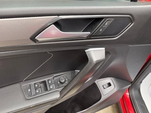 Used 2022 Volkswagen Tiguan SE image 12