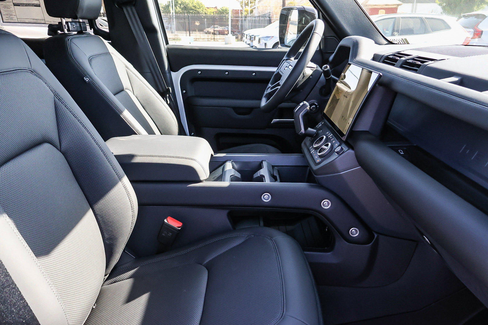 New 2026 Land Rover Defender 110 X-Dynamic SE AWD/4WD image 16