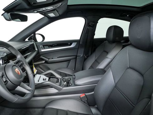 New 2026 Porsche Cayenne S image 5