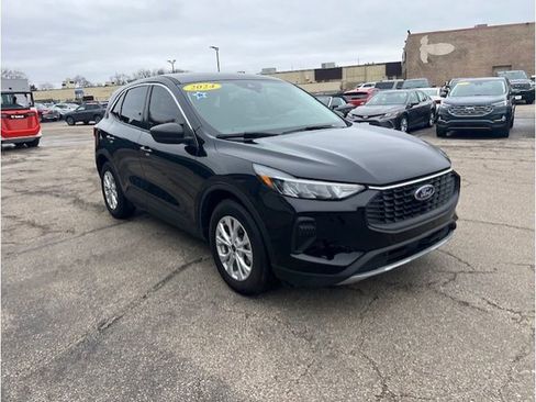 Used 2024 Ford Escape Active w/ Cold Weather Package image 2