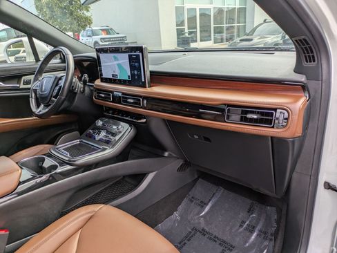 Used 2022 Lincoln Nautilus Reserve w/ Equipment Group 202A AWD/4WD image 32