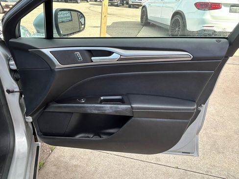 Used 2019 Ford Fusion SEL FWD image 16
