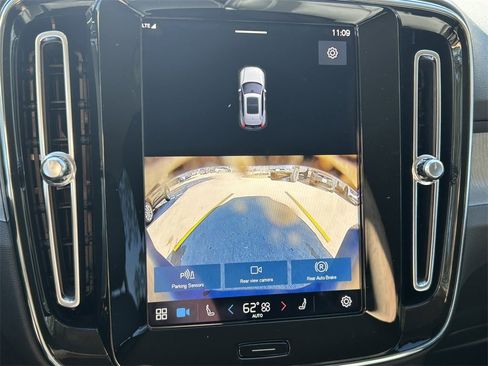 Used 2025 Volvo XC40 B5 Core w/ Protection Package Premier image 31