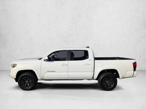 Certified 2022 Toyota Tacoma SR5 image 9