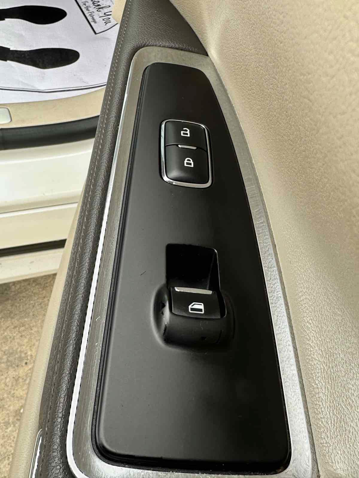 Used 2017 Lincoln Continental Select FWD image 29