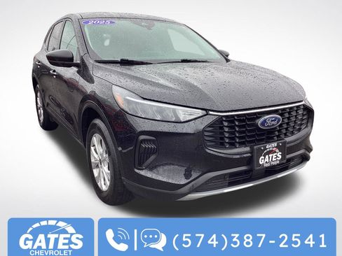 Used 2025 Ford Escape Active AWD/4WD image 1