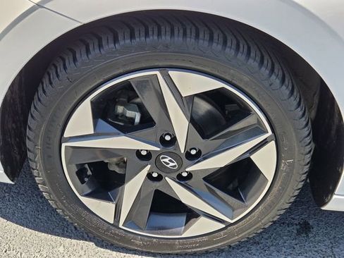 Used 2021 Hyundai Elantra Limited FWD image 17