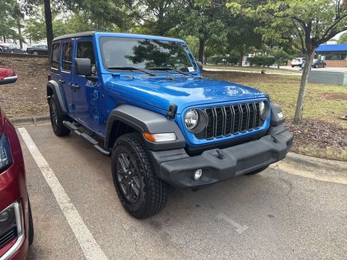 Used 2024 Jeep Wrangler Unlimited Sport AWD/4WD image 2
