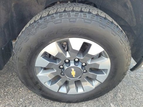 Used 2022 Chevrolet Silverado 2500 Custom w/ Custom Value Package AWD/4WD image 16