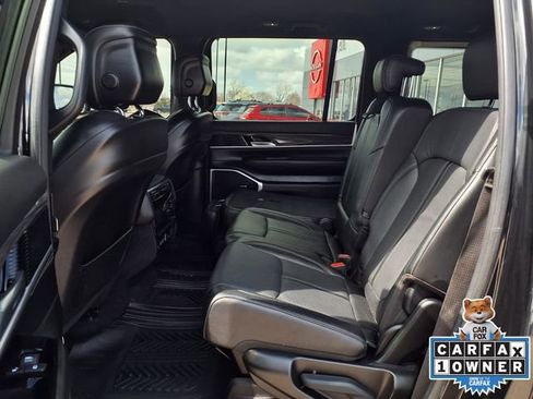 Used 2022 Jeep Wagoneer Series II AWD/4WD image 10
