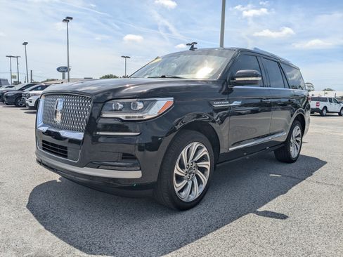 Used 2023 Lincoln Navigator Reserve AWD/4WD image 8