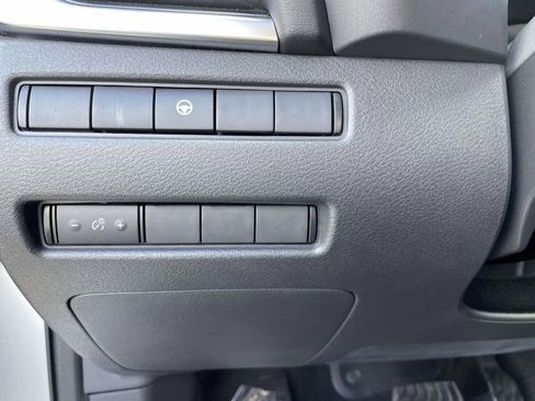 Used 2022 Nissan Rogue SV image 18