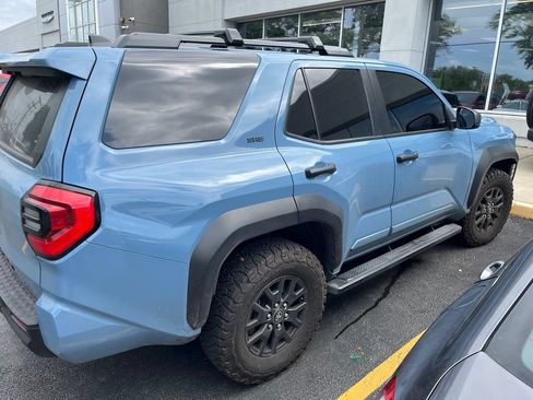Used 2025 Toyota 4Runner SR5 AWD/4WD image 4