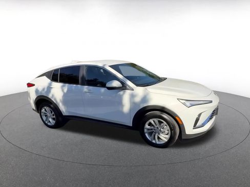 Used 2025 Buick Envista Preferred image 2