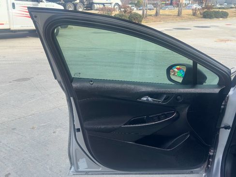 Used 2016 Chevrolet Cruze LT image 19