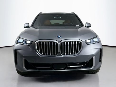 New 2026 BMW X5 xDrive50e image 2