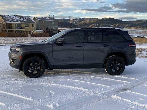 Certified 2023 Jeep Grand Cherokee Limited w/ Luxury Tech Group II image 10